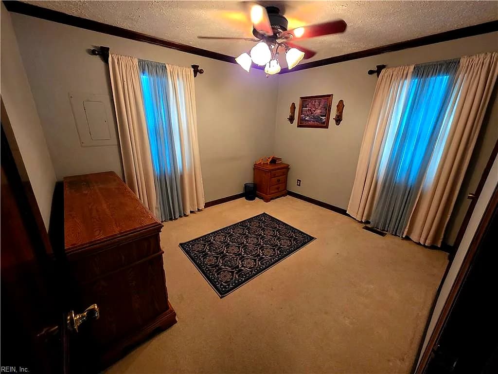 35 Laurel DR, HAMPTON VA 23669 - Photo 5