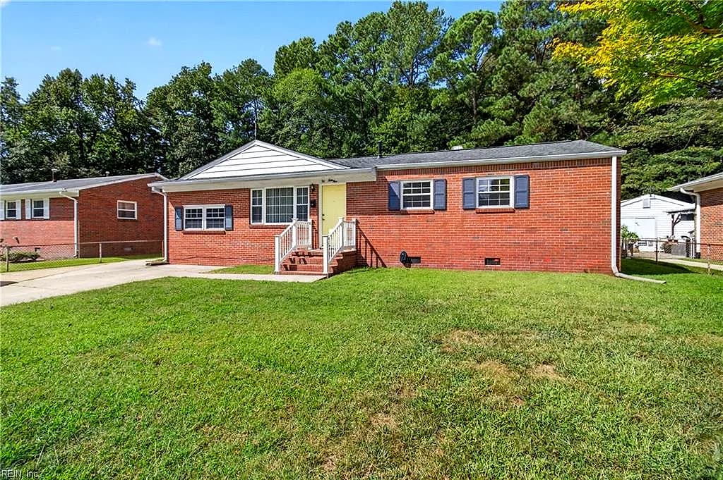 54 Cornwall TER, HAMPTON VA 23666 - Photo 3