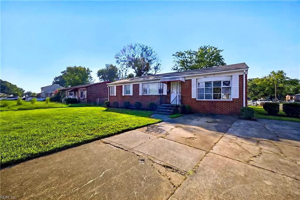 815 Newport News AVE, HAMPTON VA 23661 - Photo 3