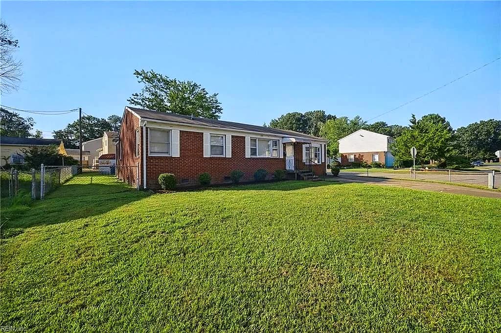 815 Newport News AVE, HAMPTON VA 23661 - Photo 4