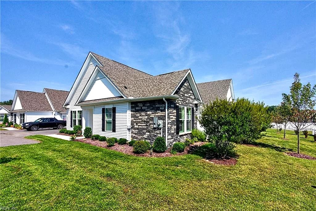 208 Richmond AVE, SMITHFIELD VA 23430 - Photo 3