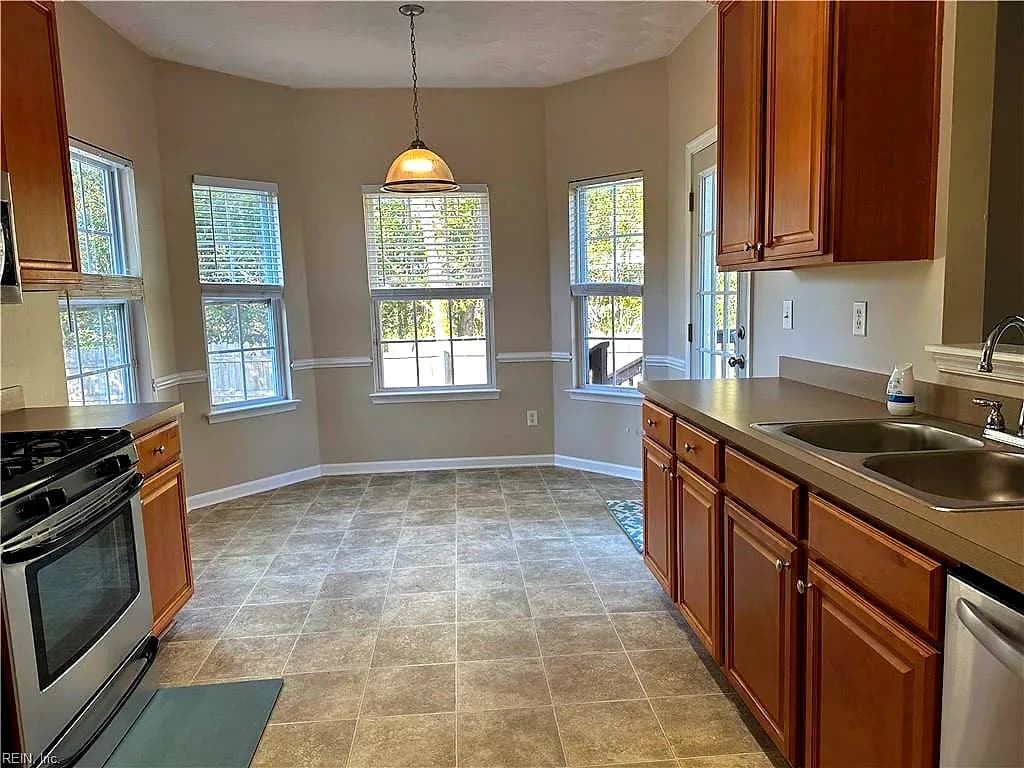 1000 Halter ARCH, CHESAPEAKE VA 23320 - Photo 5