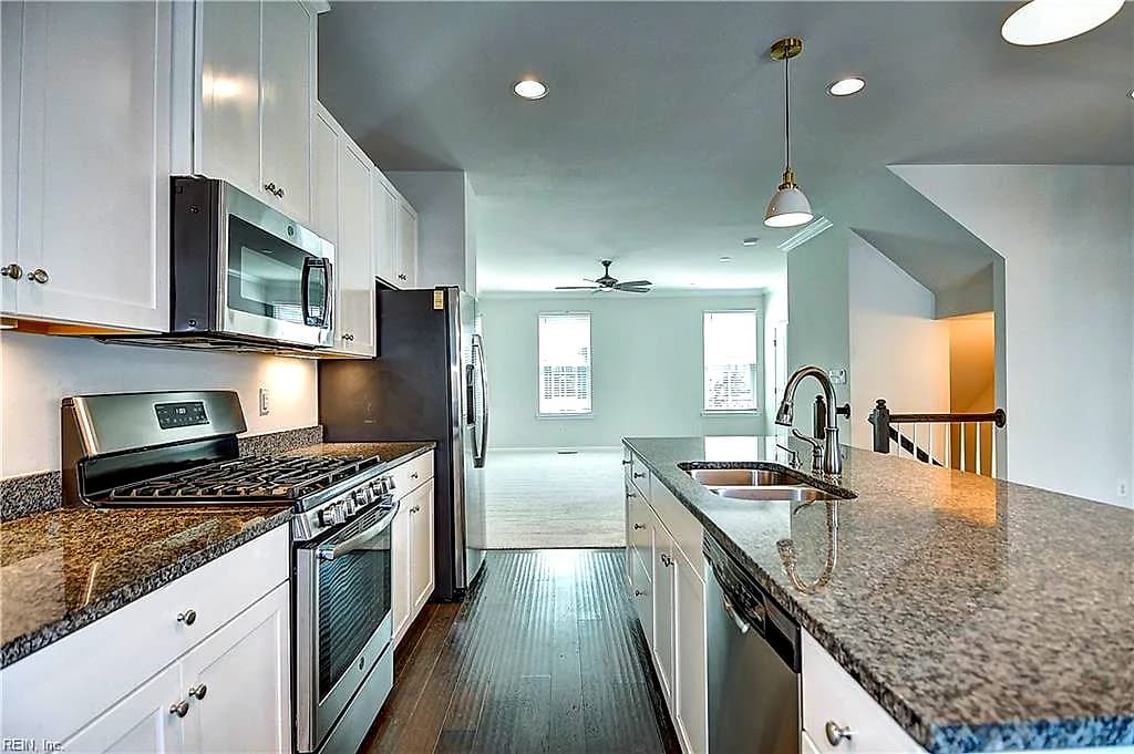 516 Elmo Trower LN, VIRGINIA BEACH VA 23451 - Photo 3