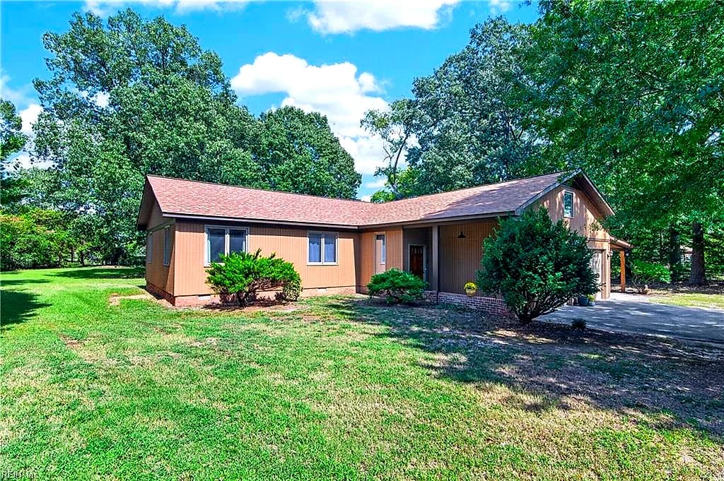 1673 Pine Tree DR, GLOUCESTER POINT VA 23062 - Main photo