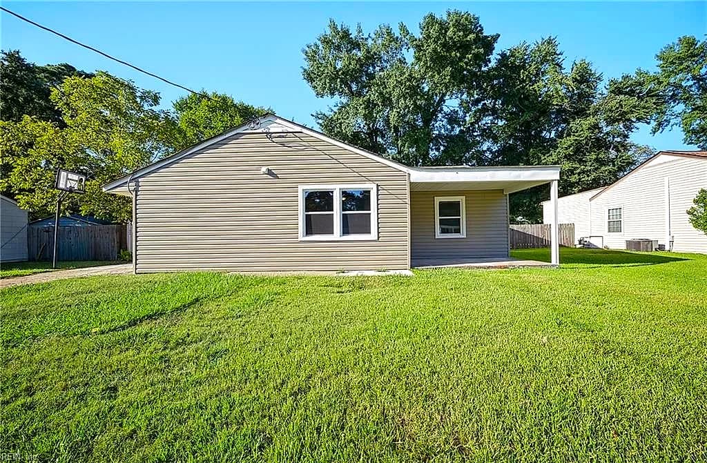 2426 Livesay RD, CHESAPEAKE VA 23323 - Photo 3