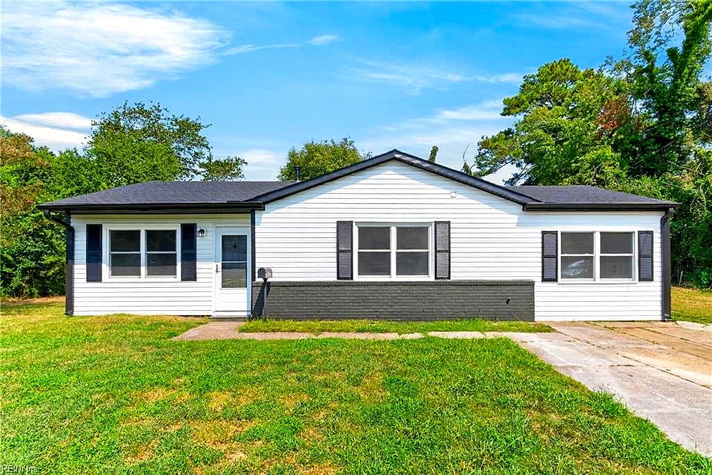 4712 Lonewillow LN, VIRGINIA BEACH VA 23455 - Main photo