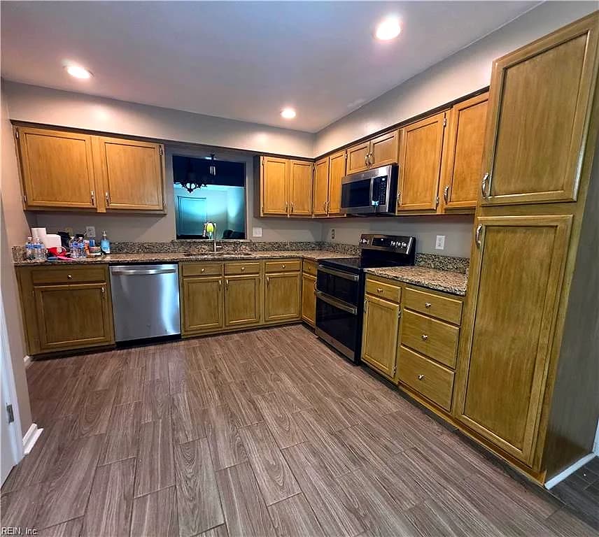 801 Parkview CT, VIRGINIA BEACH VA 23456 - Photo 4