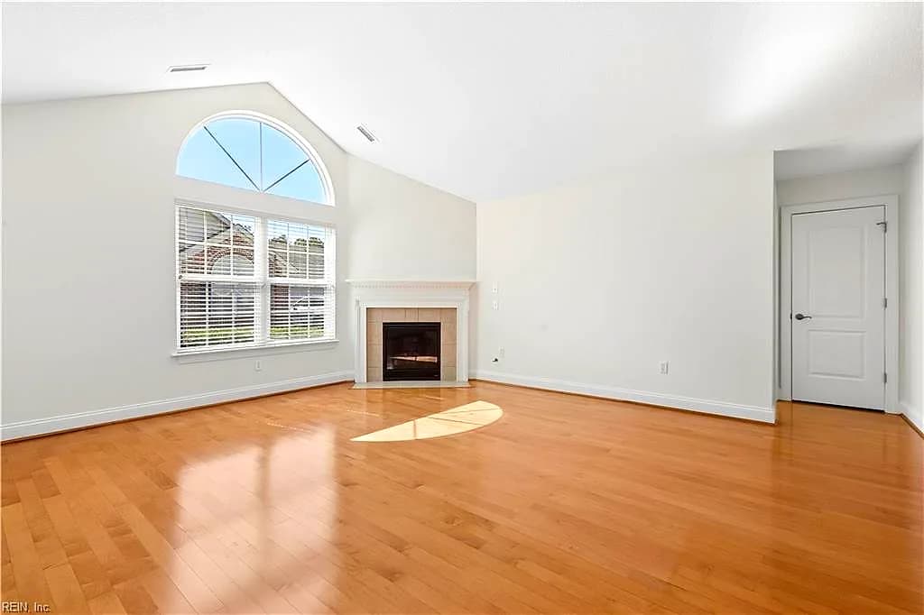 326 Garman LOOP, YORKTOWN VA 23690 - Photo 4