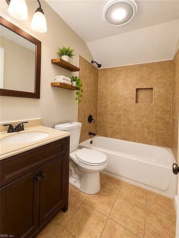 1801 S Lakeland DR, NORFOLK VA 23518 - Photo 4
