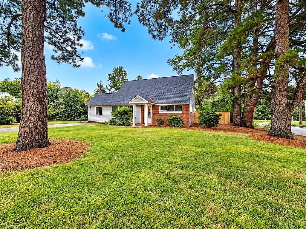 1801 S Lakeland DR, NORFOLK VA 23518 - Photo 5