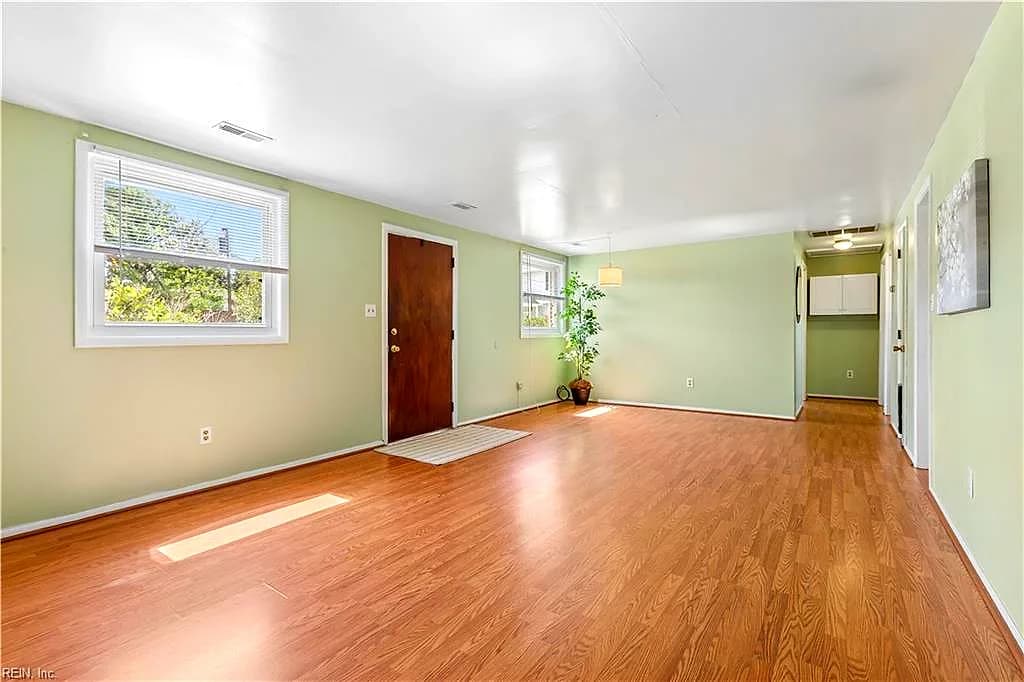 1907 Hart CIR, HAMPTON VA 23663 - Photo 5