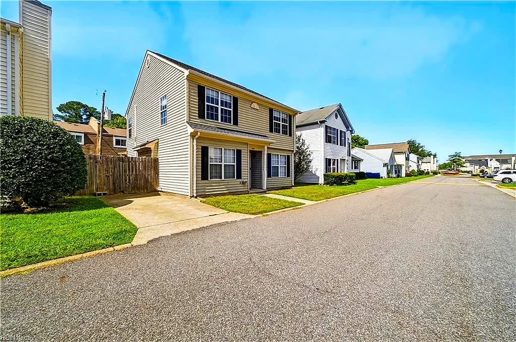 609 McLaw DR, NEWPORT NEWS VA 23608 - Photo 4
