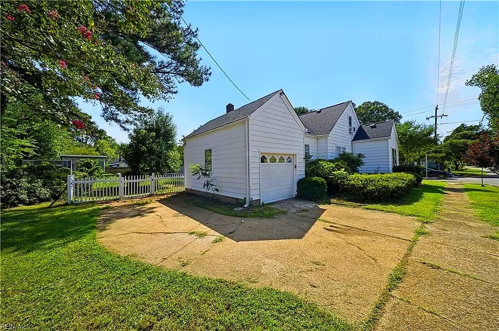 3758 Lenoir CIR, NORFOLK VA 23513 - Photo 5
