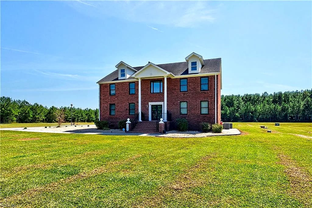 4040 Vicksburg RD, SUFFOLK VA 23437