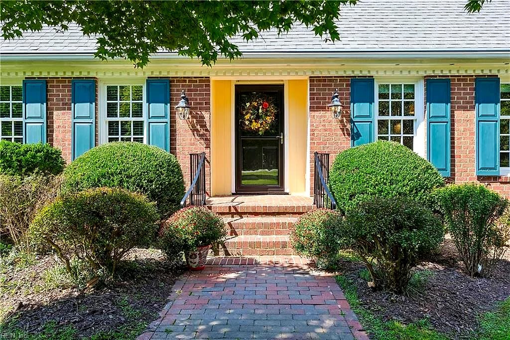 285 E Queens DR, WILLIAMSBURG VA 23185 - Photo 3