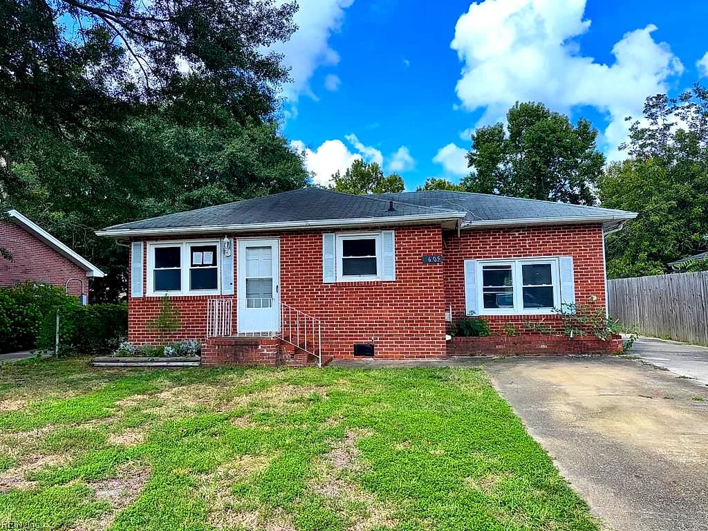 1605 Hawthorne DR, CHESAPEAKE VA 23325 - Photo 2