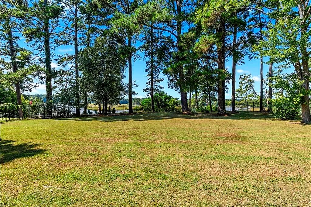 908 Magruder RD, SMITHFIELD VA 23430 - Photo 4