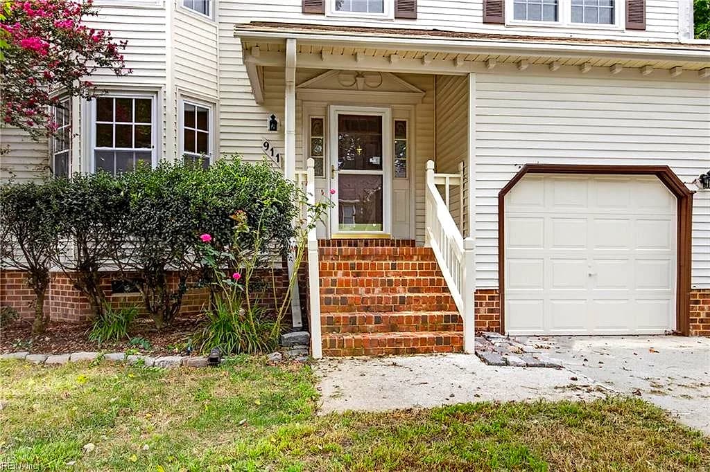 911 Edgewater DR, NEWPORT NEWS VA 23602 - Photo 5
