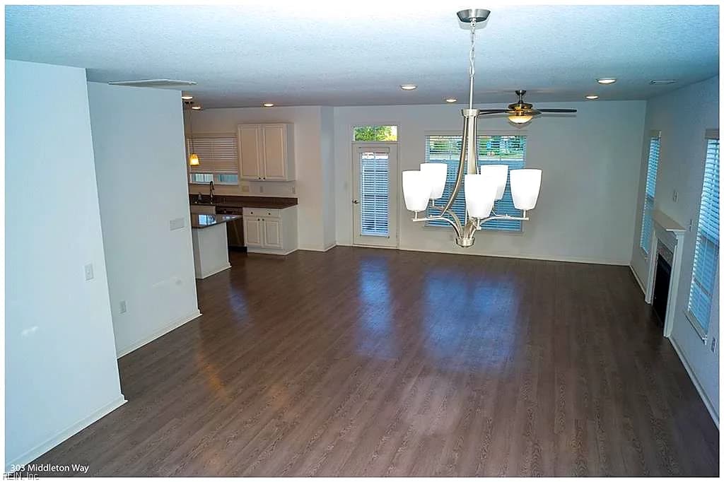 303 Middleton WAY, CHESAPEAKE VA 23322 - Photo 4