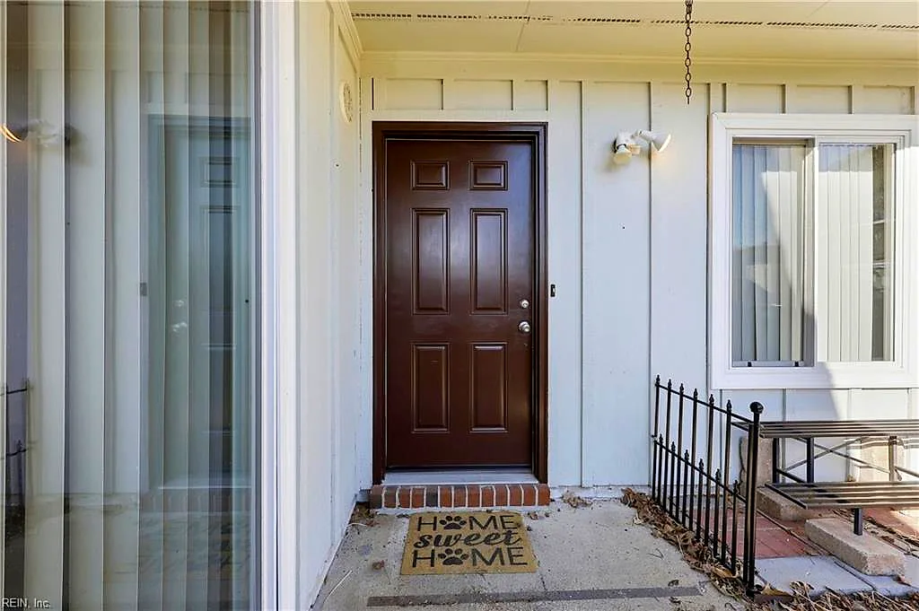 1600 Ocean Lakes CT, VIRGINIA BEACH VA 23454 - Photo 5