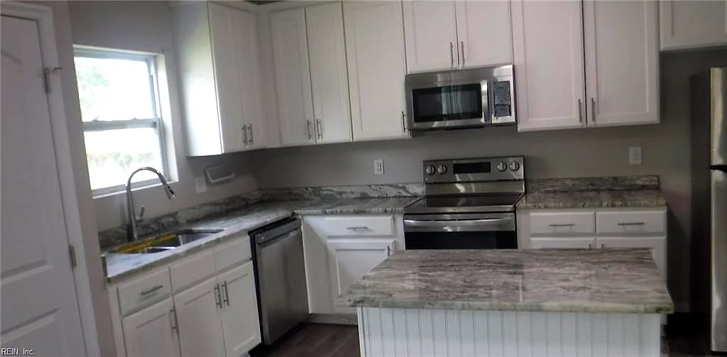 353 Carver CIR, PORTSMOUTH VA 23701 - Photo 5