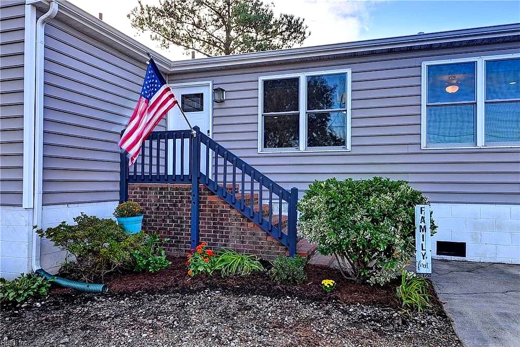 18 Ridge RD, POQUOSON VA 23662 - Photo 4