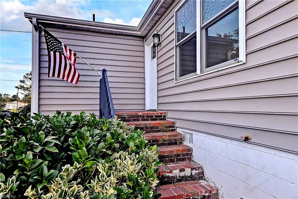 18 Ridge RD, POQUOSON VA 23662 - Photo 5