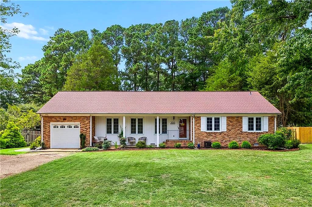 203 Bayview Dr, Yorktown, VA