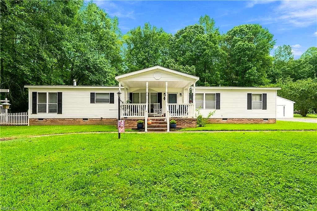9134 Richmond RD W, TOANO VA 23168 - Main photo