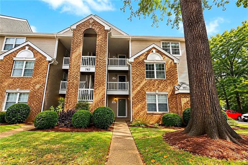 782 Windbrook CIR #306, NEWPORT NEWS VA 23602 - Photo 2