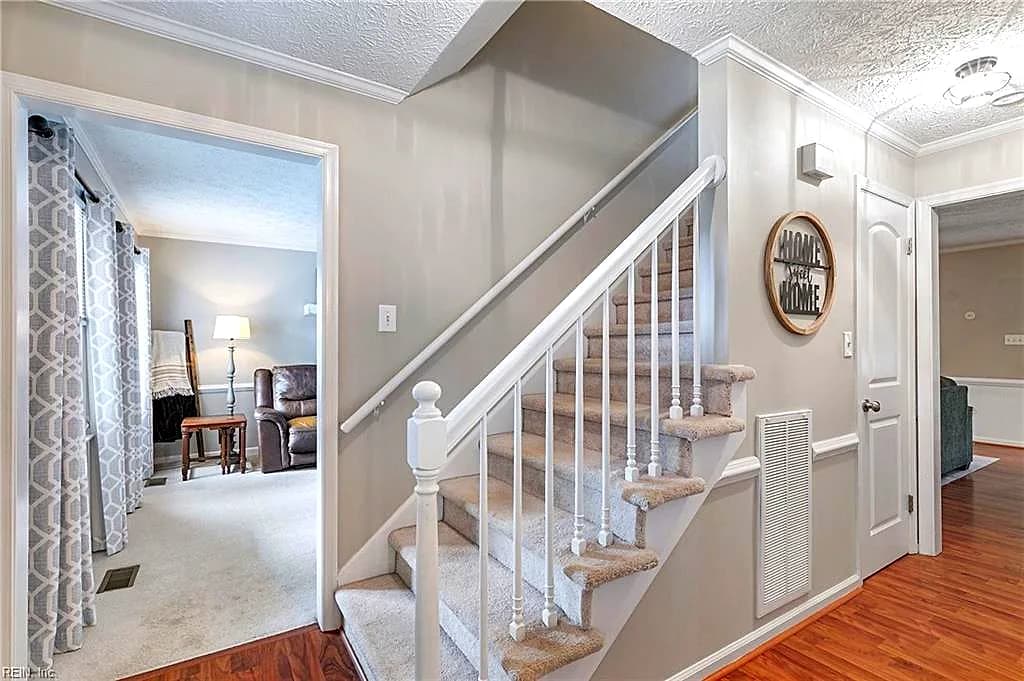 330 Williamsburg CT, NEWPORT NEWS VA 23606 - Photo 5