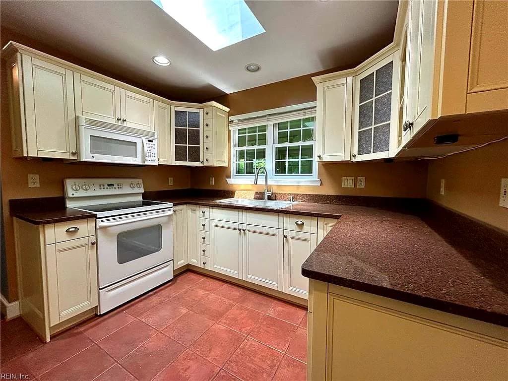 103 Windham RD, NORFOLK VA 23501 - Photo 3