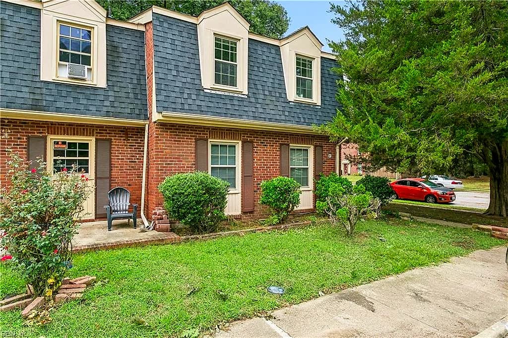 391 Circuit LN #F, NEWPORT NEWS VA 23608 - Photo 2