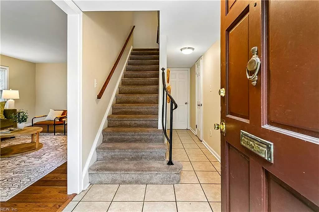 391 Circuit LN #F, NEWPORT NEWS VA 23608 - Photo 3