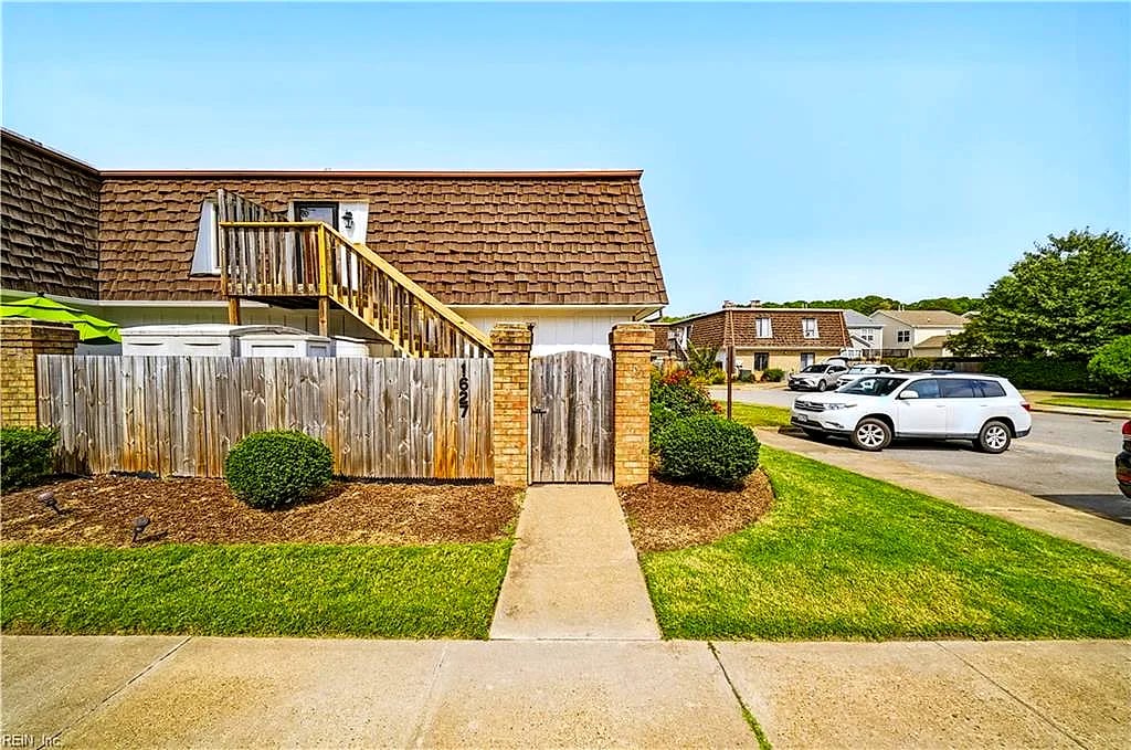 1627 Ocean Bay Dr, Virginia Beach, VA