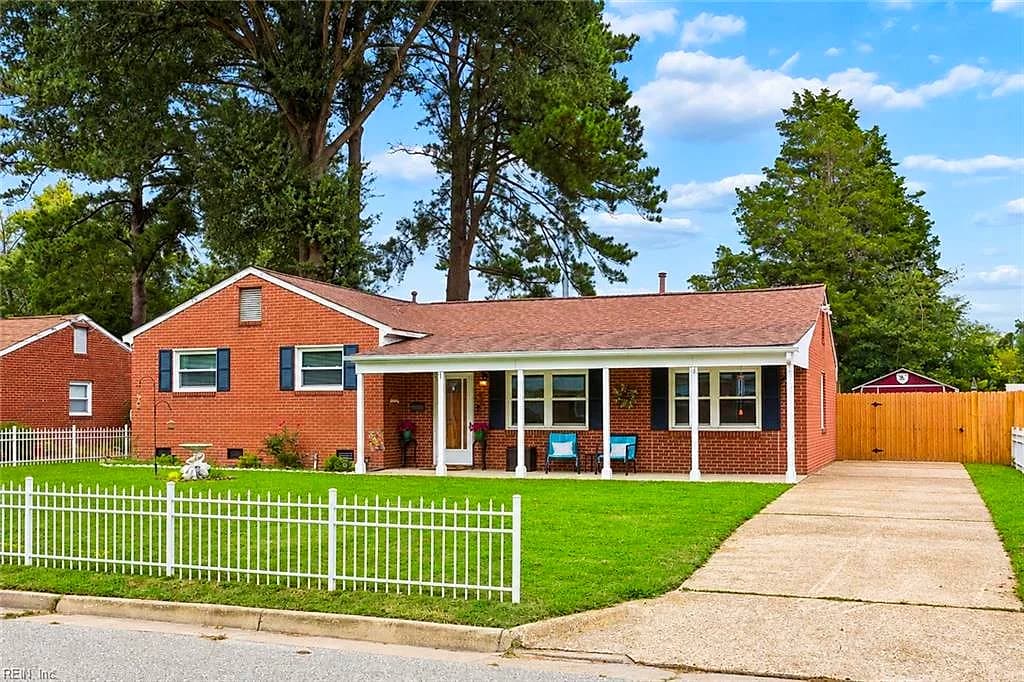 16 Longwood DR, HAMPTON VA 23669 - Photo 3