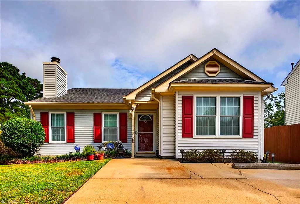 1368 Beacons Reach DR, VIRGINIA BEACH VA 23454 - Main photo