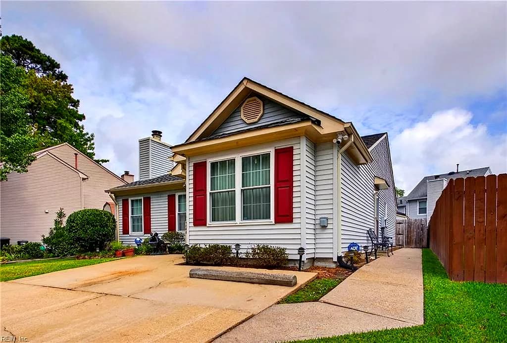 1368 Beacons Reach DR, VIRGINIA BEACH VA 23454 - Photo 3