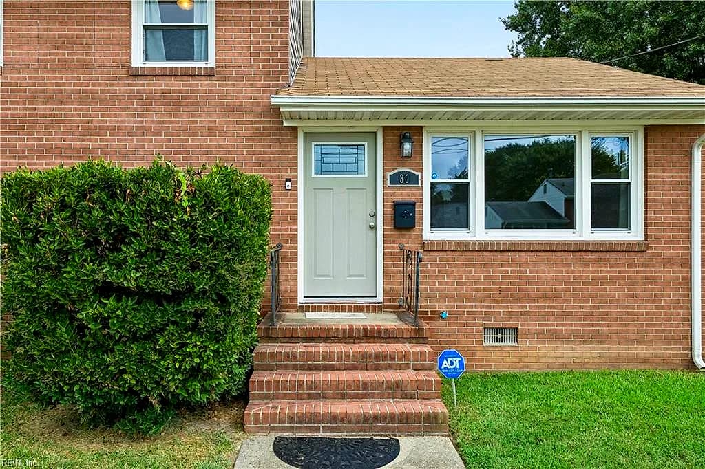 30 Briarwood DR, HAMPTON VA 23666 - Photo 4