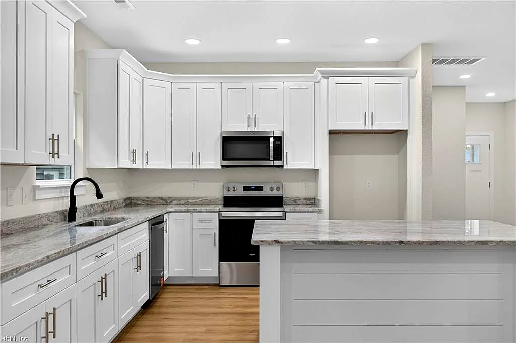 140 S Gum AVE, VIRGINIA BEACH VA 23452 - Photo 5