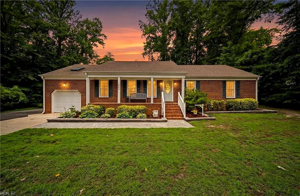 1345 Oak Ridge Dr, Chesapeake, VA