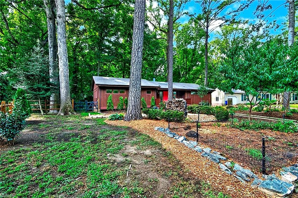 204 Graves CIR, NEWPORT NEWS VA 23602 - Photo 3