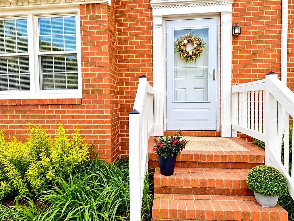 300 San Roman DR, CHESAPEAKE VA 23322 - Photo 2
