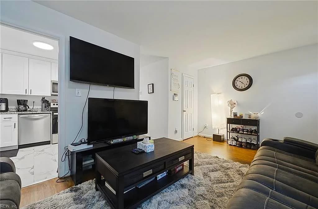 323 Pine AVE, NEWPORT NEWS VA 23607 - Photo 4