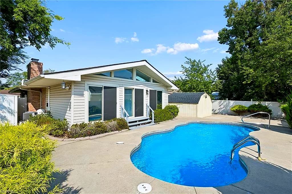 19 Prince James DR, HAMPTON VA 23669 - Photo 2