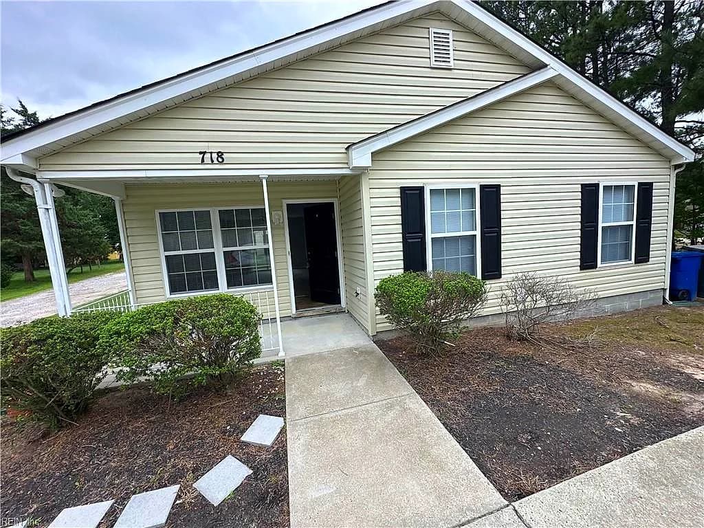 718 Old Fort Eustis BLVD, NEWPORT NEWS VA 23608 - Main photo