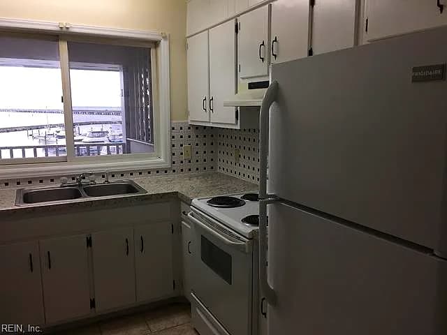 100 75th ST #E, NEWPORT NEWS VA 23607 - Photo 5