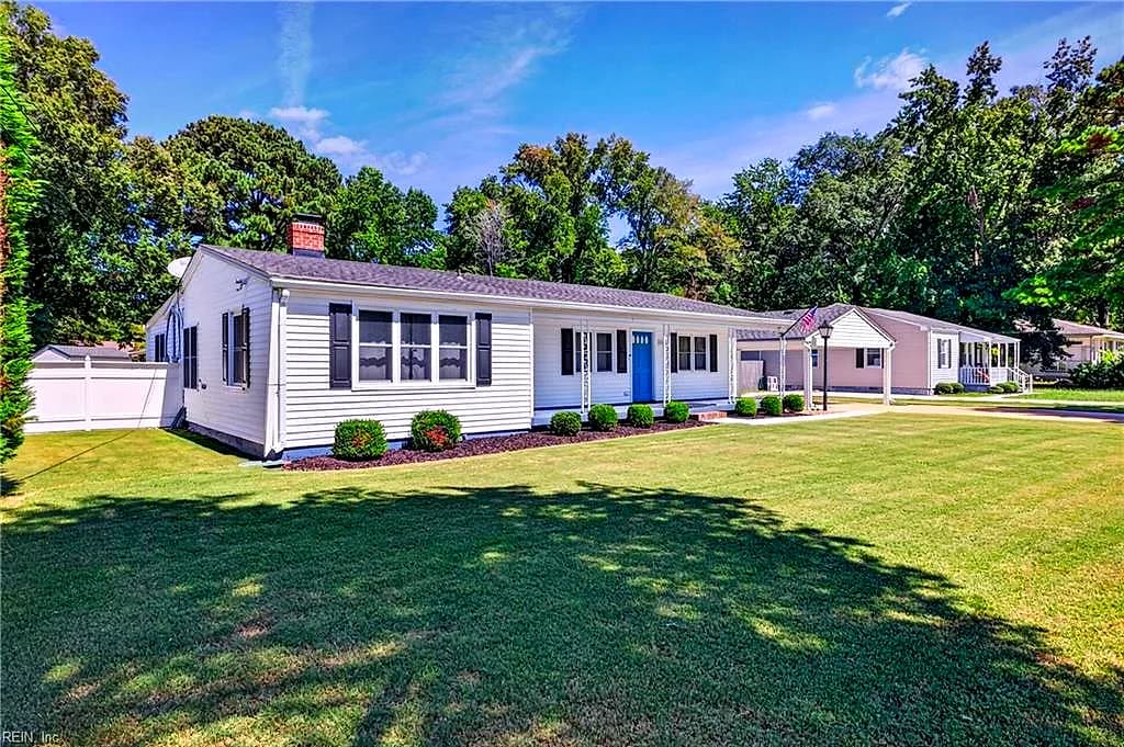 220 Marion DR, CHESAPEAKE VA 23322 - Photo 3