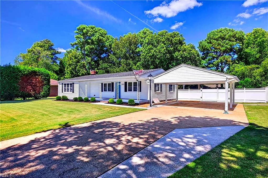 220 Marion DR, CHESAPEAKE VA 23322 - Photo 4