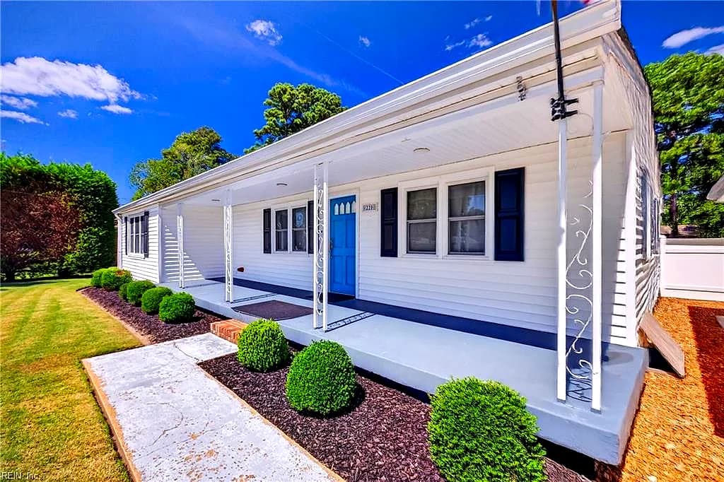 220 Marion DR, CHESAPEAKE VA 23322 - Photo 5